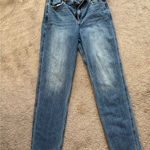Hollister Ultra High-Rise mom Jeans